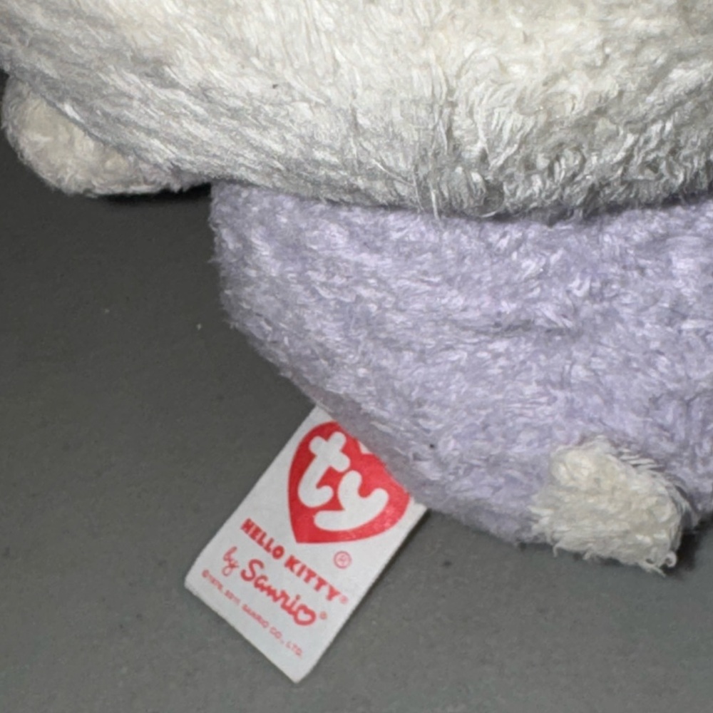 Hello Kitty Plush - Picture 5 of 8